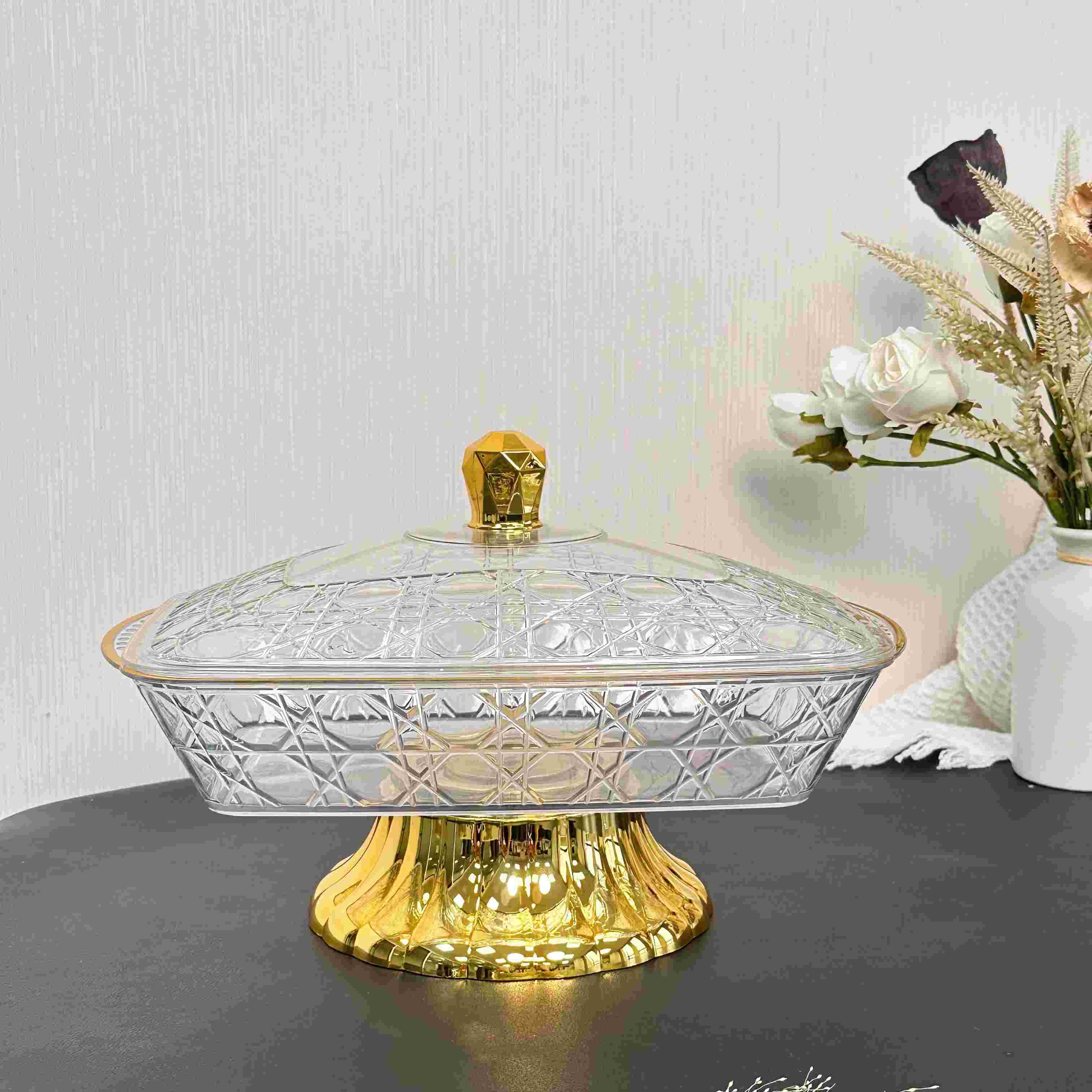 طبق تقديم فاخر بغطاء وقاعدة مرتفعة