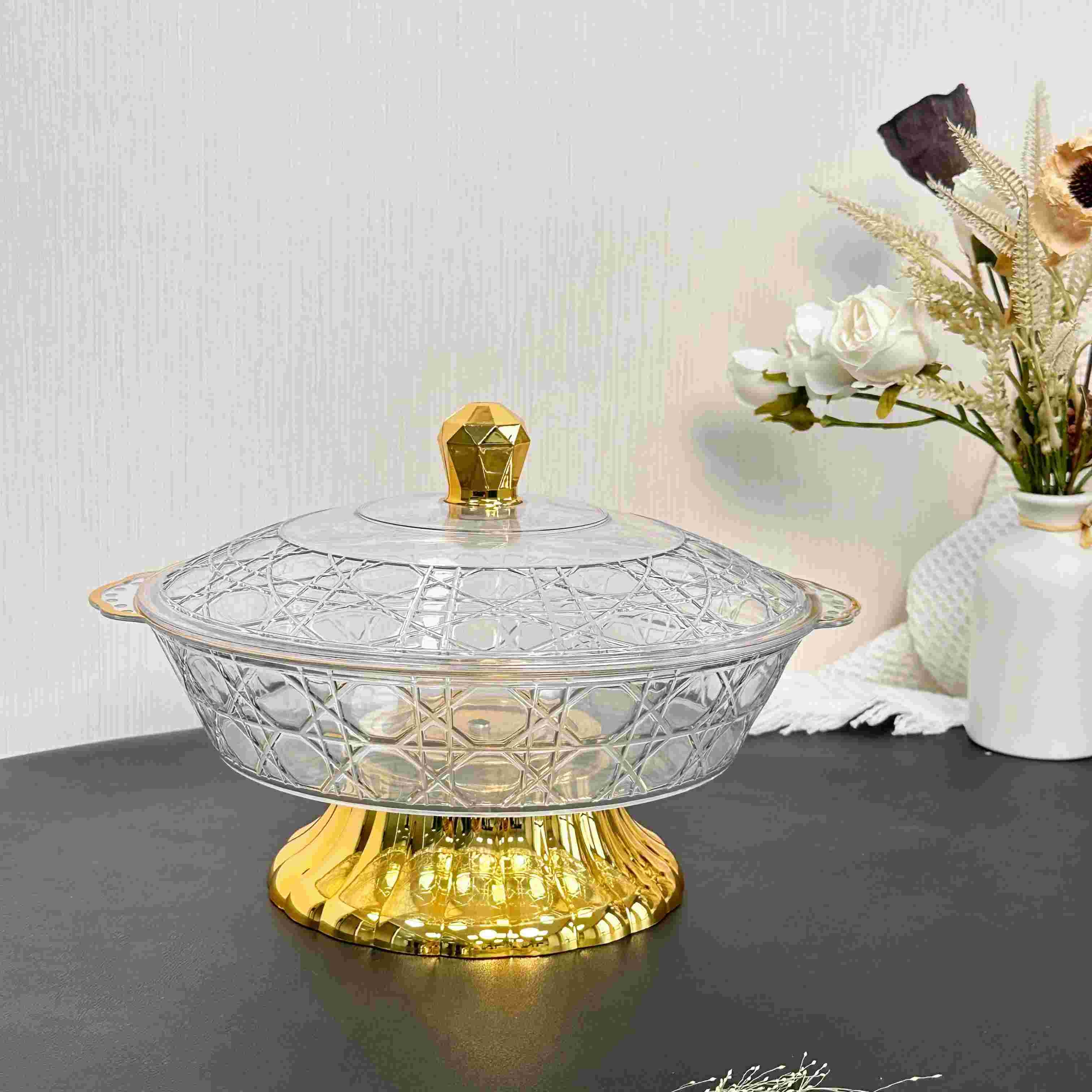 طبق تقديم دائري كبير بغطاء شفاف وقاعدة مرتفعة