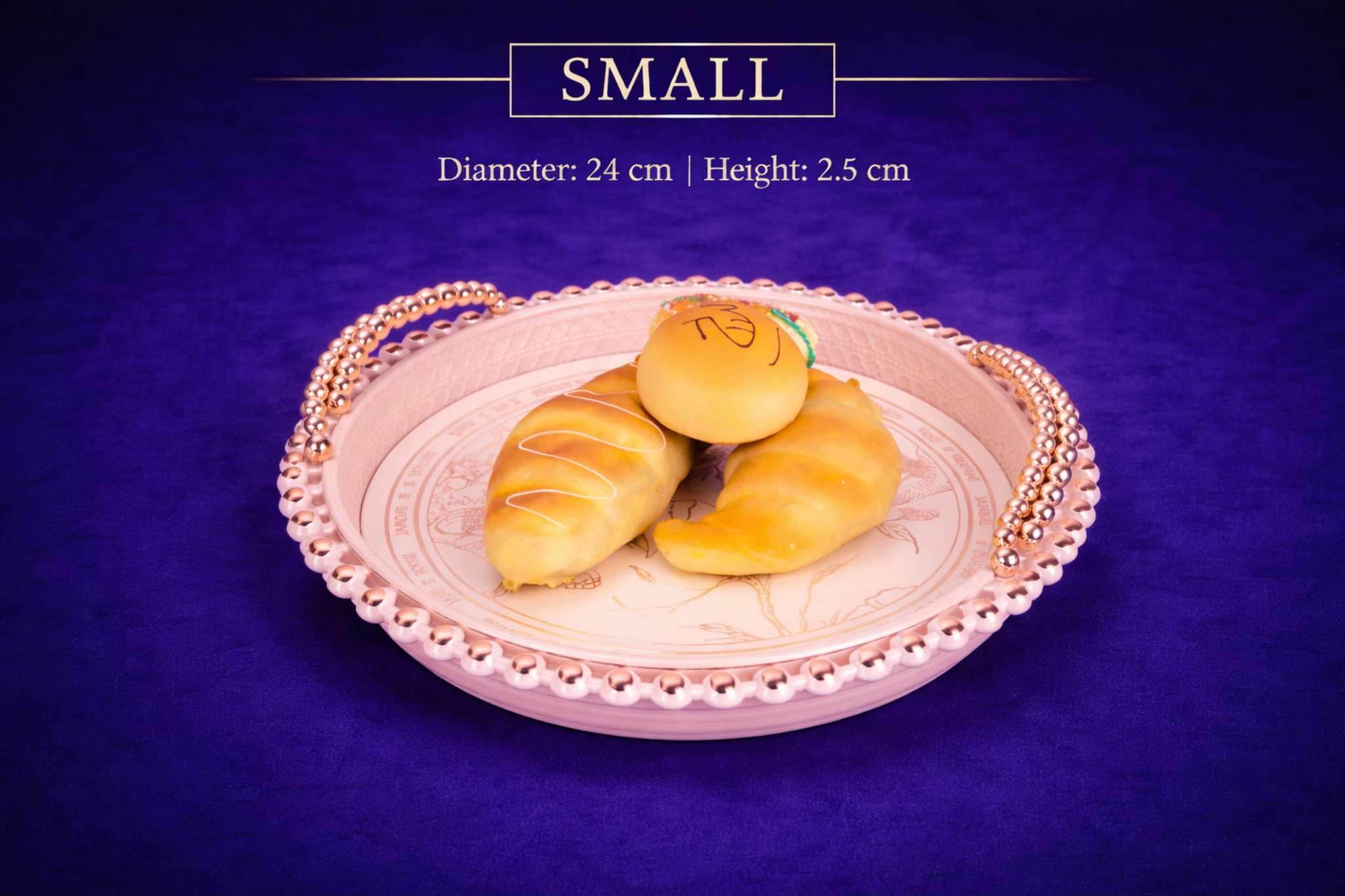 طبق تقديم للسناكات والمكسرات صغير